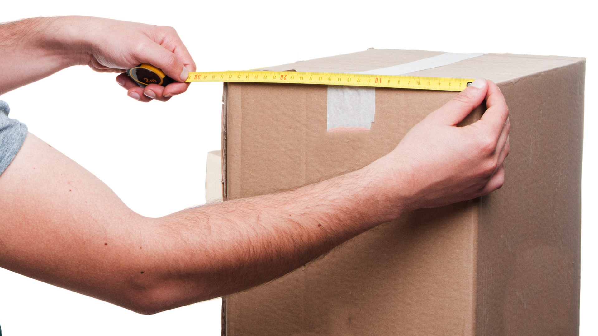 mesurer une boîte pour la livraison