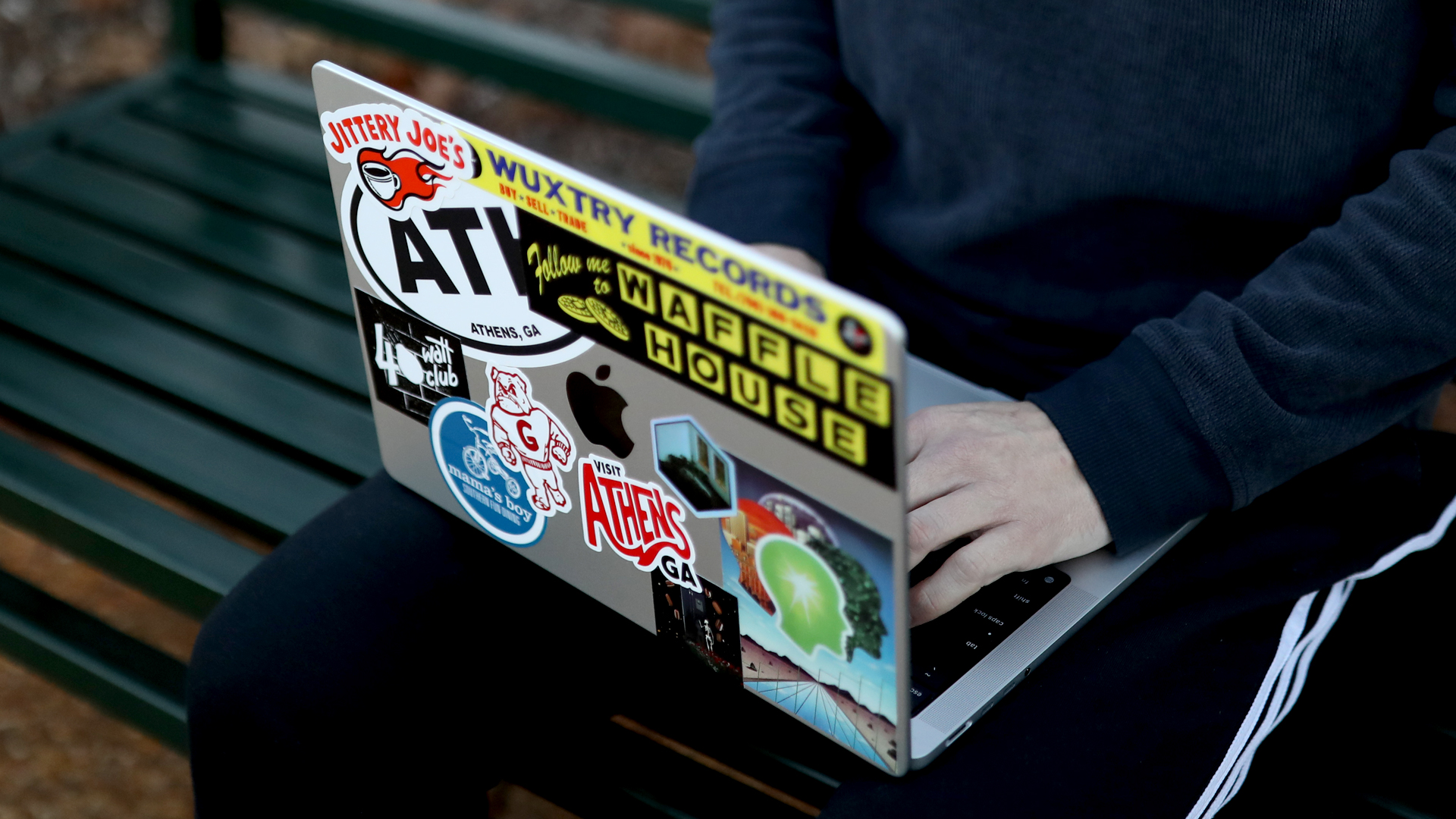 How to apply stickers to a laptop​ like a pro