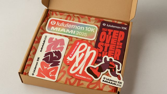 Pedido da Lululemon com adesivos grátis