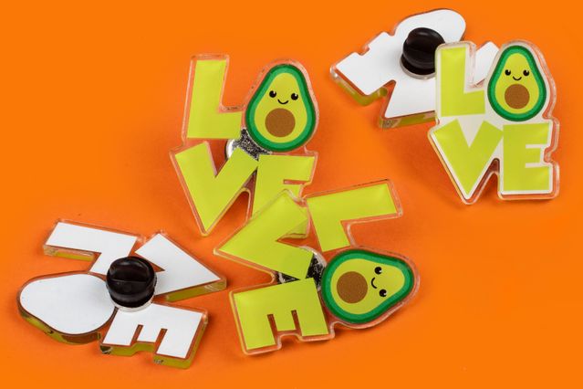 image du support d'un pin's sur une maquette transparente ou opaque